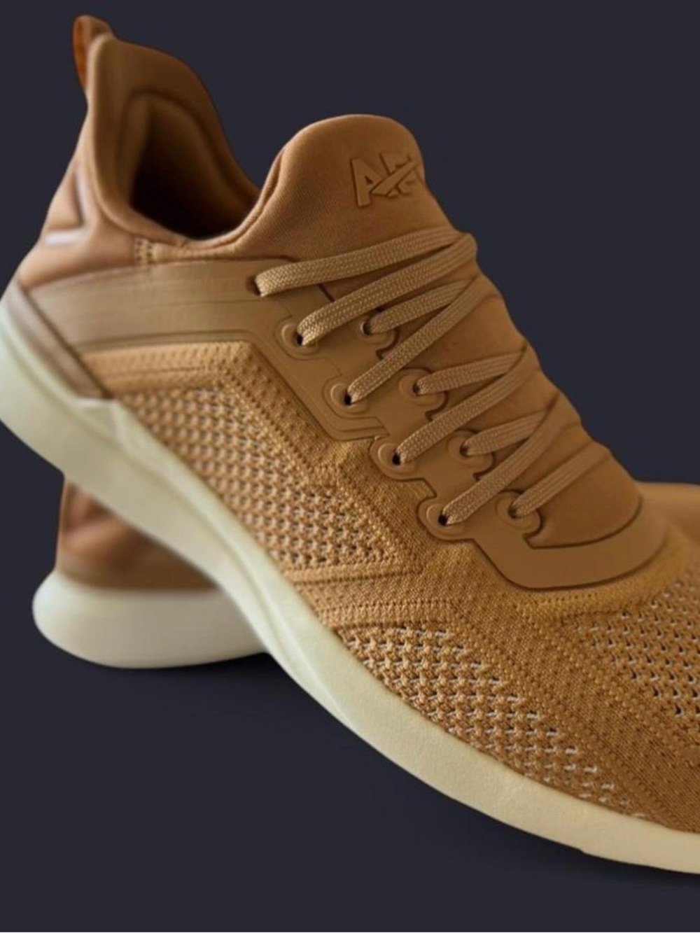 APL Unisex TechLoom Tracer size 9:5